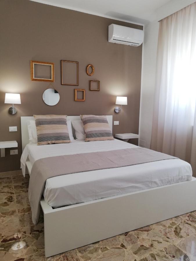 Ostuni Crispi House Hotel Buitenkant foto