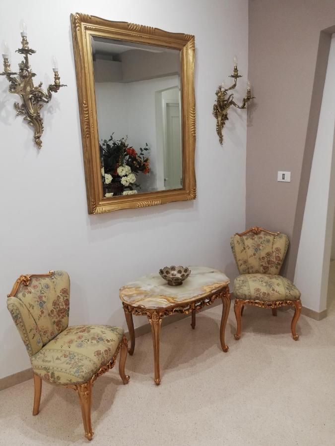 Ostuni Crispi House Hotel Buitenkant foto