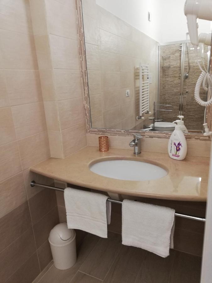 Ostuni Crispi House Hotel Buitenkant foto